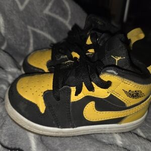Nike Kids Black and Yellow High-Top Sneakers